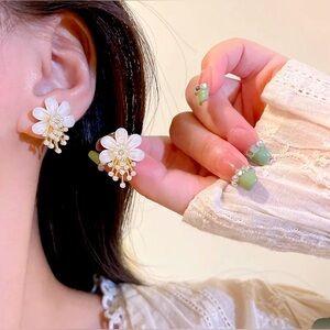 Pearl Flower Resin Earrings